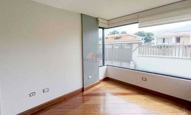 Casa de Venta en Urbanización 4 Dorm. - Sector Conocoto