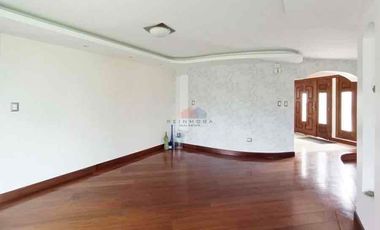 Casa de Venta en Urbanización 4 Dorm. - Sector Conocoto