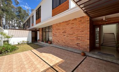 En venta casa en Cuenca, sector control Sur.