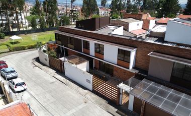 En venta casa en Cuenca, sector control Sur.