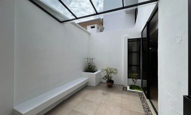 En venta casa en Cuenca, sector control Sur.