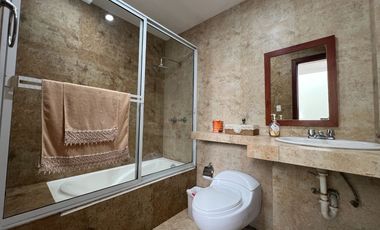 En venta casa en Cuenca, sector control Sur.