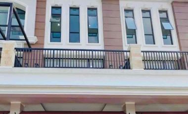 Ruko Scarlet Commercial Summarecon Bekasi Hadap Bulevar
