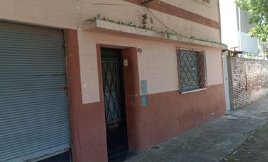 Venta de casa con cochera Barrio Bella Vista