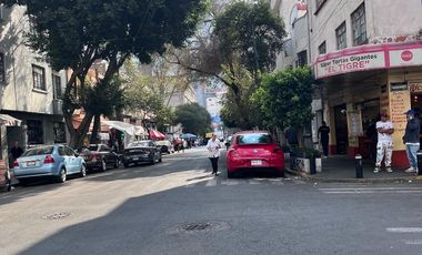 SE VENDE CASA COMO TERRENO CON USO DE SUELO POTENCIAL