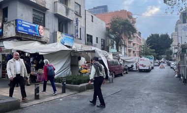 SE VENDE CASA COMO TERRENO CON USO DE SUELO POTENCIAL