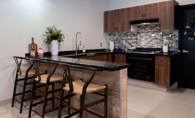 Casa en Venta con doble vigilancia - Av. Palmira, Cuernavaca.