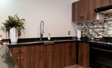 Casa en Venta con doble vigilancia - Av. Palmira, Cuernavaca.