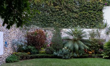 Casa en Venta con doble vigilancia - Av. Palmira, Cuernavaca.