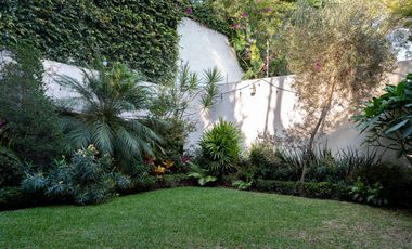 Casa en Venta con doble vigilancia - Av. Palmira, Cuernavaca.