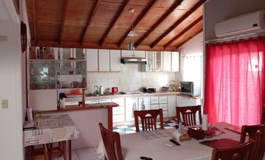 Casa Amplia 4D, 2B en Venta en Barrio Residencial en Chillán.