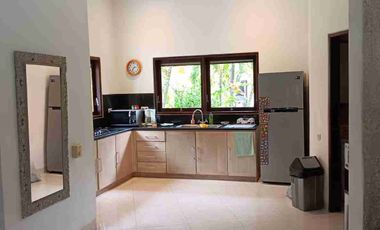 Villa Dengan Jacuzi for sale