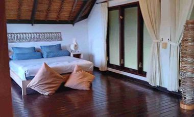 Villa Dengan Jacuzi for sale