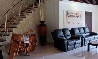 Villa Dengan Jacuzi for sale