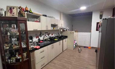 ESPECTACULAR CASA DE 3 PISOS EN VENTA – IDEAL PARA INVERSIÓN / AIRBNB