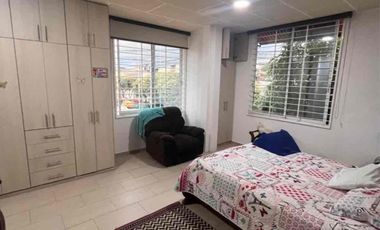 ESPECTACULAR CASA DE 3 PISOS EN VENTA – IDEAL PARA INVERSIÓN / AIRBNB