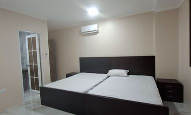 Hermosa Casa de Estreno Amoblada en Machala de 4 Dormitorios