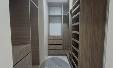 Hermosa Casa de Estreno Amoblada en Machala de 4 Dormitorios