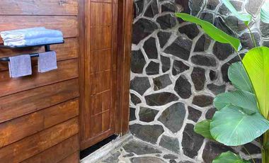 Dijual Villa dan Rumah induk di Bandongan Magelang dengan View Gunung dan Persawahan