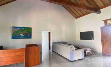 Dijual Villa dan Rumah induk di Bandongan Magelang dengan View Gunung dan Persawahan