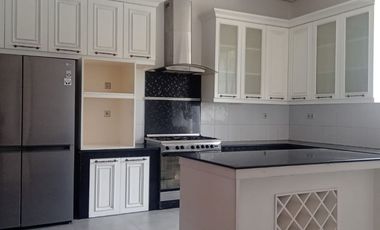 Luxury 3-Story Mansion in Kemang Antasari – Spacious 1000 sqm Land, Private Pool, Quick Access to SCBD (Ideal for Home & Office)