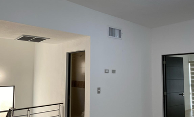 SE RENTA CASA en fraccionamiento Jardines de Santa Clara en Ciudad Juárez, Chihuahua, México.