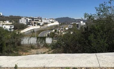 Terreno en venta en Zona Carretera Nacional, Sierra Alta, con 19 m de frente y colinda con área verde por un lado, por atrás y una parte del frente