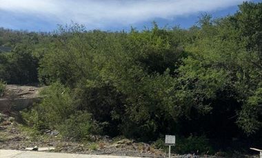 Terreno en venta en Zona Carretera Nacional, Sierra Alta, con 19 m de frente y colinda con área verde por un lado, por atrás y una parte del frente