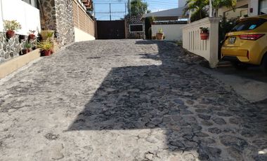 2 CASA EN UN TERRENO DE 827M2 LA PRINCIPAL 4 RECAMARAS Y ESTUDIO ,LA SECUNDARIA 2 RECAMARAS