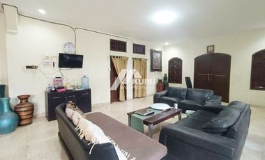 KBP1508 simple minimalist house in a quiet complex area.