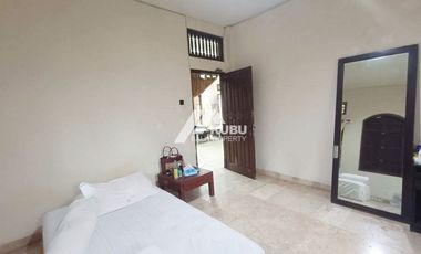 KBP1508 simple minimalist house in a quiet complex area.