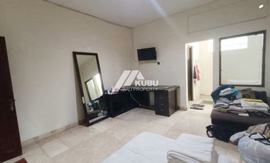 KBP1508 simple minimalist house in a quiet complex area.