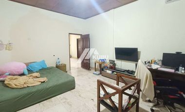 KBP1508 simple minimalist house in a quiet complex area.