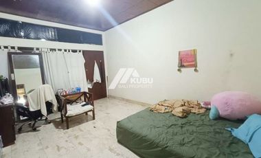 KBP1508 simple minimalist house in a quiet complex area.