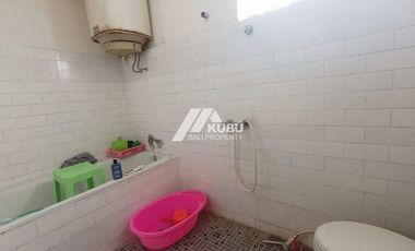 KBP1508 simple minimalist house in a quiet complex area.