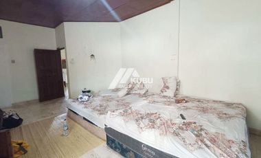 KBP1508 simple minimalist house in a quiet complex area.