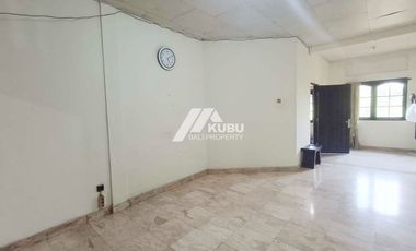 KBP1508 simple minimalist house in a quiet complex area.