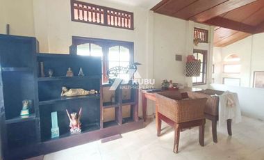 KBP1508 simple minimalist house in a quiet complex area.