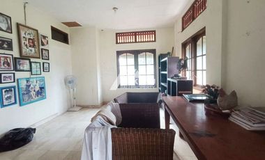 KBP1508 simple minimalist house in a quiet complex area.