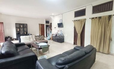 KBP1508 simple minimalist house in a quiet complex area.