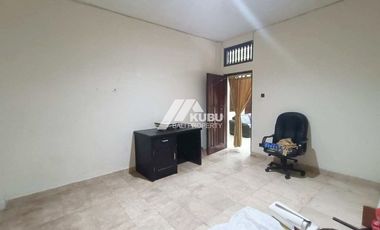 KBP1508 simple minimalist house in a quiet complex area.