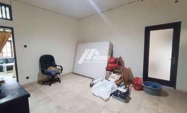 KBP1508 simple minimalist house in a quiet complex area.