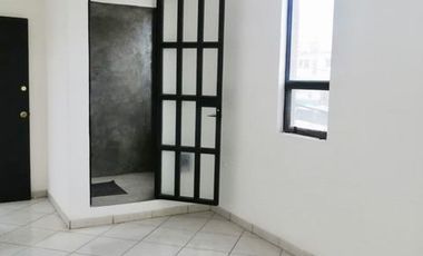 LOCAL COMERCIAL EN RENTA EN PLANTA ALTA CON TERRAZA EN SAN MIGUEL DE ALLENDE CERCA DE LA COMER