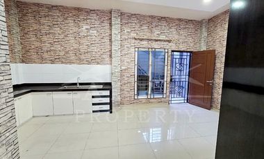 Sewa Rumah Baru 2 Lantai Furnish Siap Huni