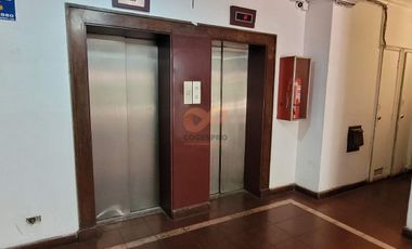 Arriendo Amplia Oficina 3 Ambientes – Pleno Santiago Centro