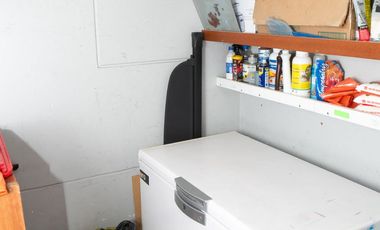 🏡 ¡HERMOSA CASA DE 3 PISOS EN SANTIAGO DE SURCO – EXCELENTE UBICACIÓN!   Vive en una zona tranquila y segura, cerca a parque y avenidas principales