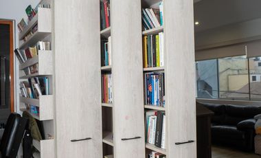 🏡 ¡HERMOSA CASA DE 3 PISOS EN SANTIAGO DE SURCO – EXCELENTE UBICACIÓN!   Vive en una zona tranquila y segura, cerca a parque y avenidas principales