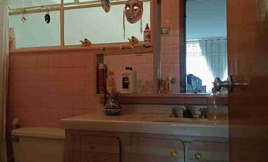 Vendo  Bucaramanga  Barrio el Prado exelente ubicación  Amplia casa   230 metros construidos 8 x26 fondo.