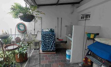 Vendo  Bucaramanga  Barrio el Prado exelente ubicación  Amplia casa   230 metros construidos 8 x26 fondo.