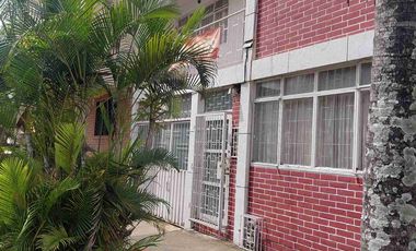 Vendo  Bucaramanga  Barrio el Prado exelente ubicación  Amplia casa   230 metros construidos 8 x26 fondo.